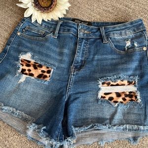 Leopard print Judy Blue patched shorts Size Medium 6-8